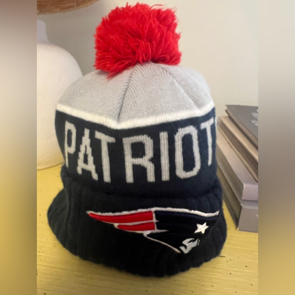 Patriots unisex Pom-Pom Beanie - Red, Blue, Gray
